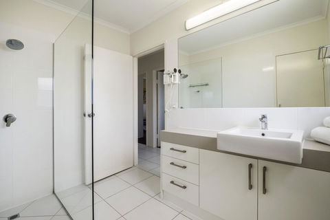 Sunseeker Holiday Apartments - Accommodation Directory 35