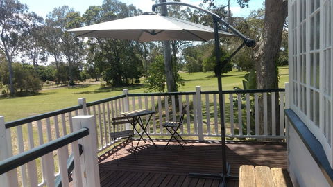 Lake Weyba Noosa Lodge & Kangaroos - Accommodation Directory 2
