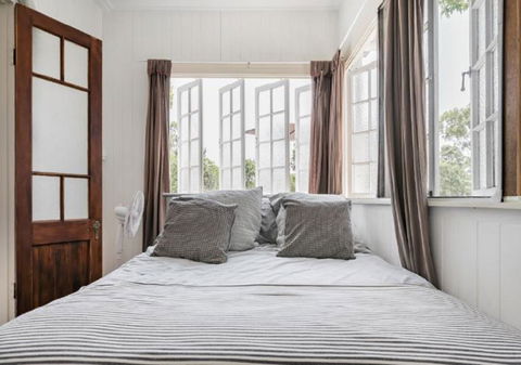 Lake Weyba Noosa Lodge & Kangaroos - Accommodation Directory 9