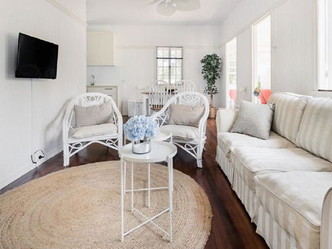 Lake Weyba Noosa Lodge & Kangaroos - Accommodation Directory 7
