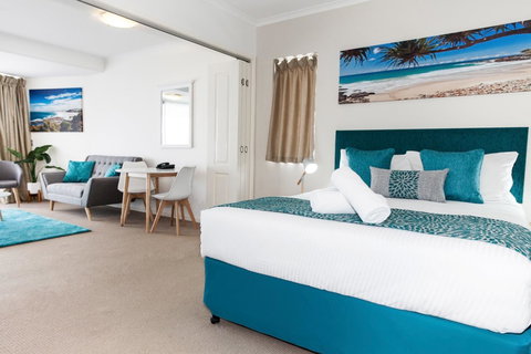Ocean Views Resort Caloundra - Accommodation Directory 34