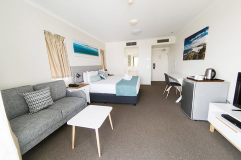 Ocean Views Resort Caloundra - Accommodation Directory 30