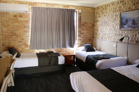 Clermont Country Motor Inn - Accommodation Directory 7