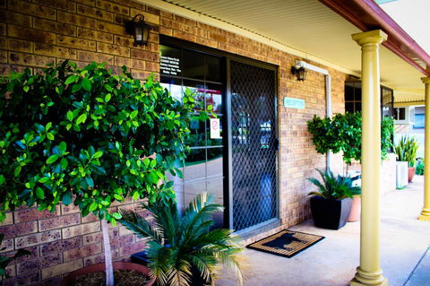 Clermont Country Motor Inn - Accommodation Directory 1
