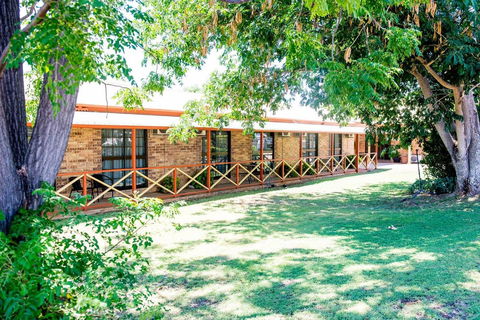 Clermont Country Motor Inn - Accommodation Directory 4