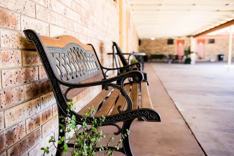 Clermont Country Motor Inn - Accommodation Directory 5