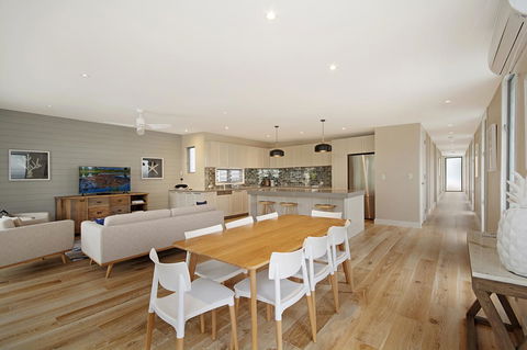 Jacaranda Noosa - Accommodation Directory 17