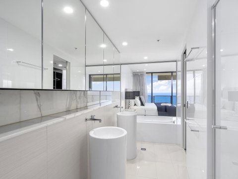 Oracle Resort Broadbeach - Gclr - Accommodation Directory 24