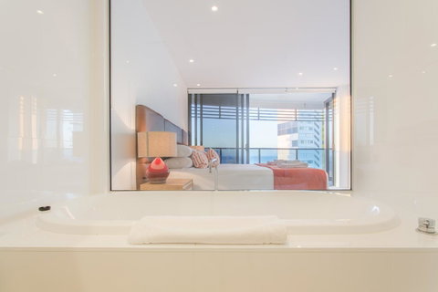 Oracle Resort Broadbeach - Gclr - Accommodation Directory 11