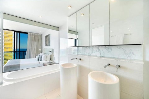 Oracle Resort Broadbeach - Gclr - Accommodation Directory 2