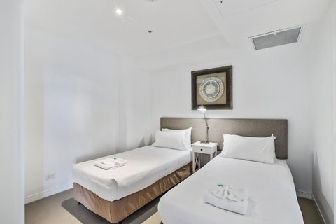 Oracle Resort Broadbeach - Gclr - Accommodation Directory 42