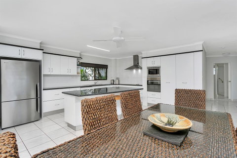 Roydon Beachfront Apartments - Accommodation Directory 20