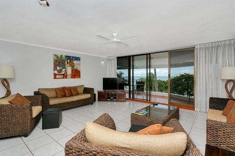 Roydon Beachfront Apartments - Accommodation Directory 4