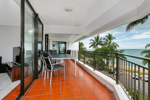 Roydon Beachfront Apartments - Accommodation Directory 0