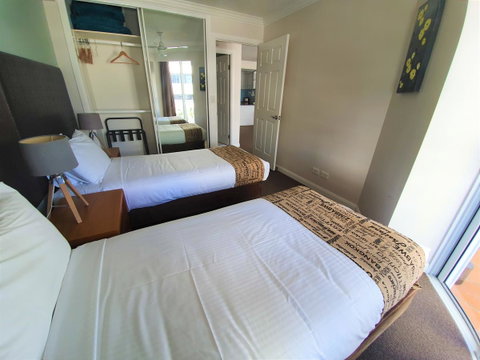 Broadbeach Holiday Apartments - Accommodation Directory 6