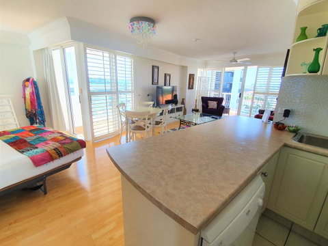 Broadbeach Holiday Apartments - Accommodation Directory 9