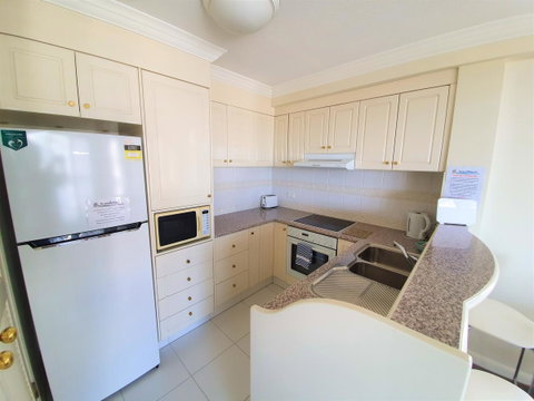 Broadbeach Holiday Apartments - Accommodation Directory 16