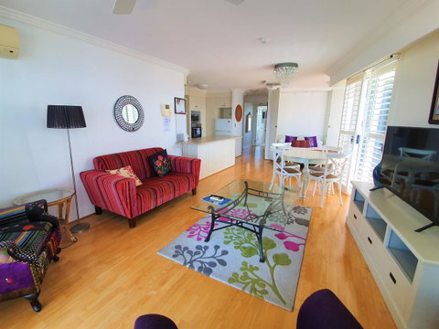 Broadbeach Holiday Apartments - Accommodation Directory 22
