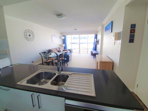 Broadbeach Holiday Apartments - Accommodation Directory 11