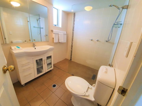 Broadbeach Holiday Apartments - Accommodation Directory 21
