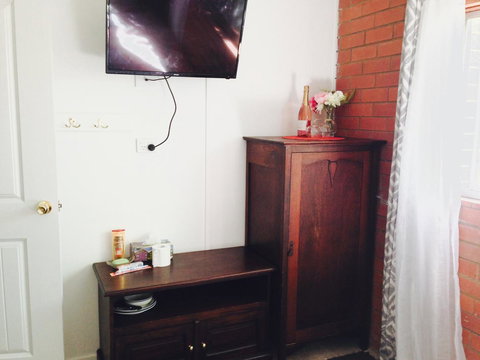 XYL Pets Friendly Seaside Boutique Guesthouse - Accommodation Directory 12