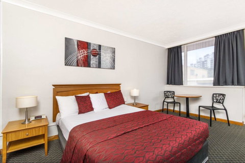 The Robert Towns - Accommodation Directory 4