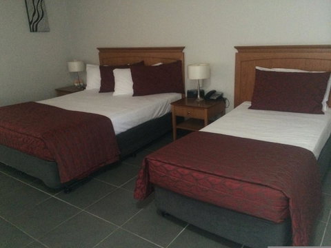 The Robert Towns - Accommodation Directory 23