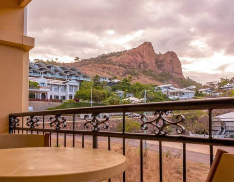 The Robert Towns - Accommodation Directory 8
