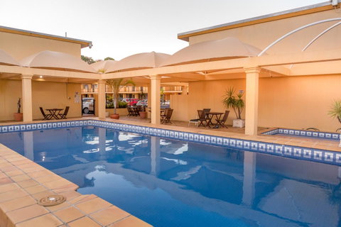 The Robert Towns - Accommodation Directory 6