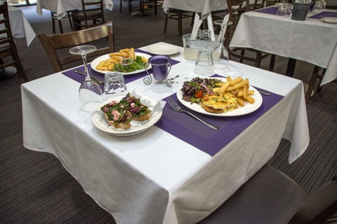 The Robert Towns - Accommodation Directory 17