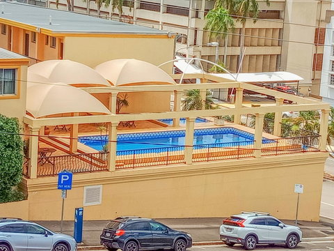 The Robert Towns - Accommodation Directory 15