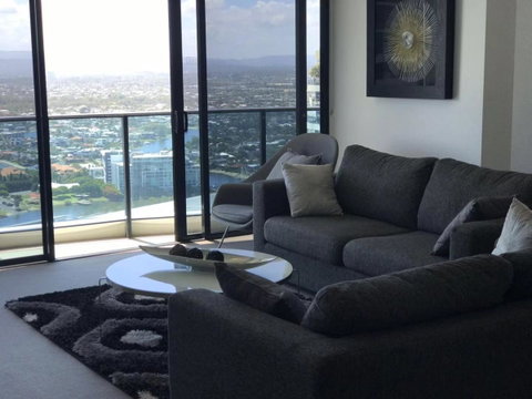 Luxury 3 Bedroom In Heart Of Broadbeach - Accommodation Directory 21