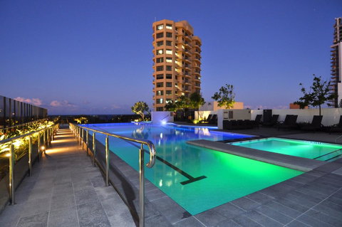 Luxury 3 Bedroom In Heart Of Broadbeach - Accommodation Directory 11