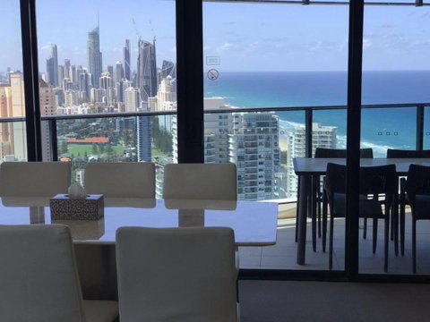 Luxury 3 Bedroom In Heart Of Broadbeach - Accommodation Directory 12