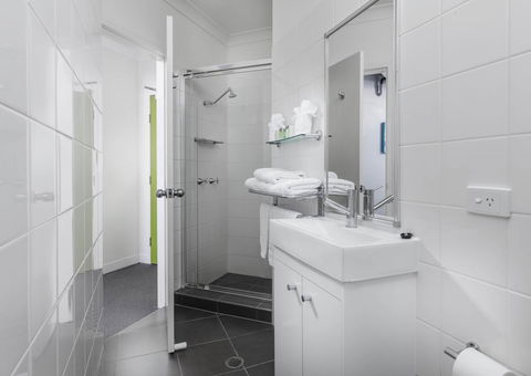 George Williams Hotel - Accommodation Directory 34