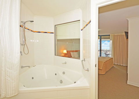 Mantra Hervey Bay - Accommodation Directory 24