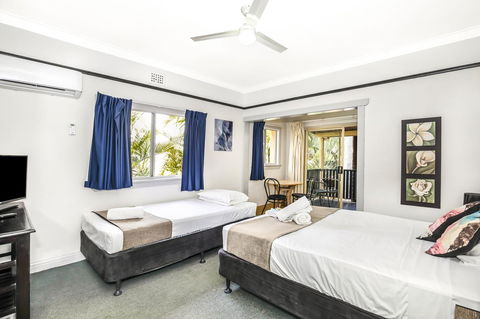 City Palms Brisbane - Accommodation Directory 24