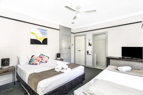 City Palms Brisbane - Accommodation Directory 16