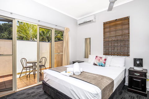 City Palms Brisbane - Accommodation Directory 2
