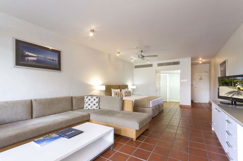Club Tropical Resort - Official Onsite Reception & Check In - Accommodation Directory 17