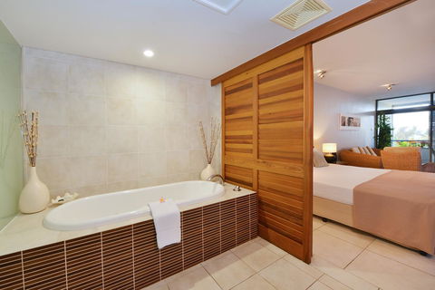 Club Tropical Resort - Official Onsite Reception & Check In - Accommodation Directory 34