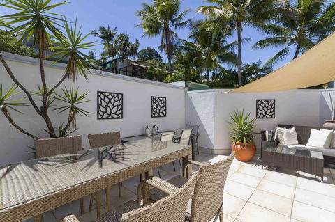 Club Tropical Resort - Official Onsite Reception & Check In - Accommodation Directory 23