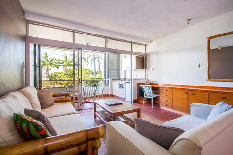 Club Tropical Resort - Official Onsite Reception & Check In - Accommodation Directory 15