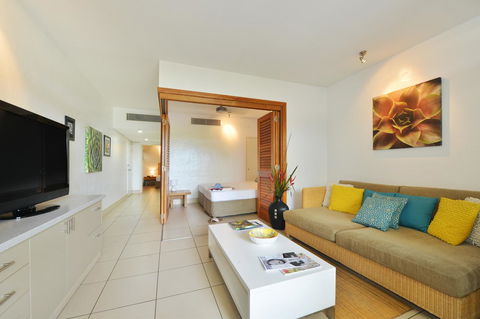 Club Tropical Resort - Official Onsite Reception & Check In - Accommodation Directory 13