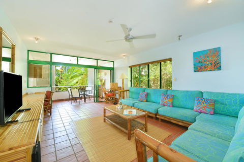 Club Tropical Resort - Official Onsite Reception & Check In - Accommodation Directory 40