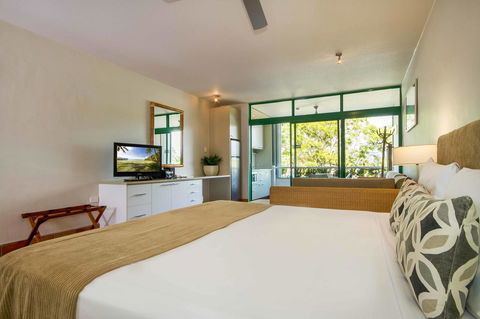 Club Tropical Resort - Official Onsite Reception & Check In - Accommodation Directory 20