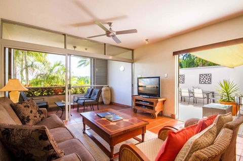 Club Tropical Resort - Official Onsite Reception & Check In - Accommodation Directory 21