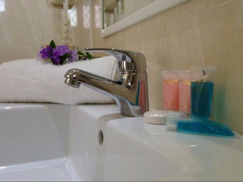 Novena Palms Motel - Accommodation Directory 2