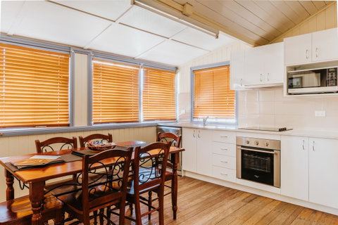 Apple Blossom Cottages - Accommodation Directory 7