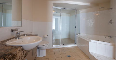 Broadbeach Savannah Resort - Accommodation Directory 11